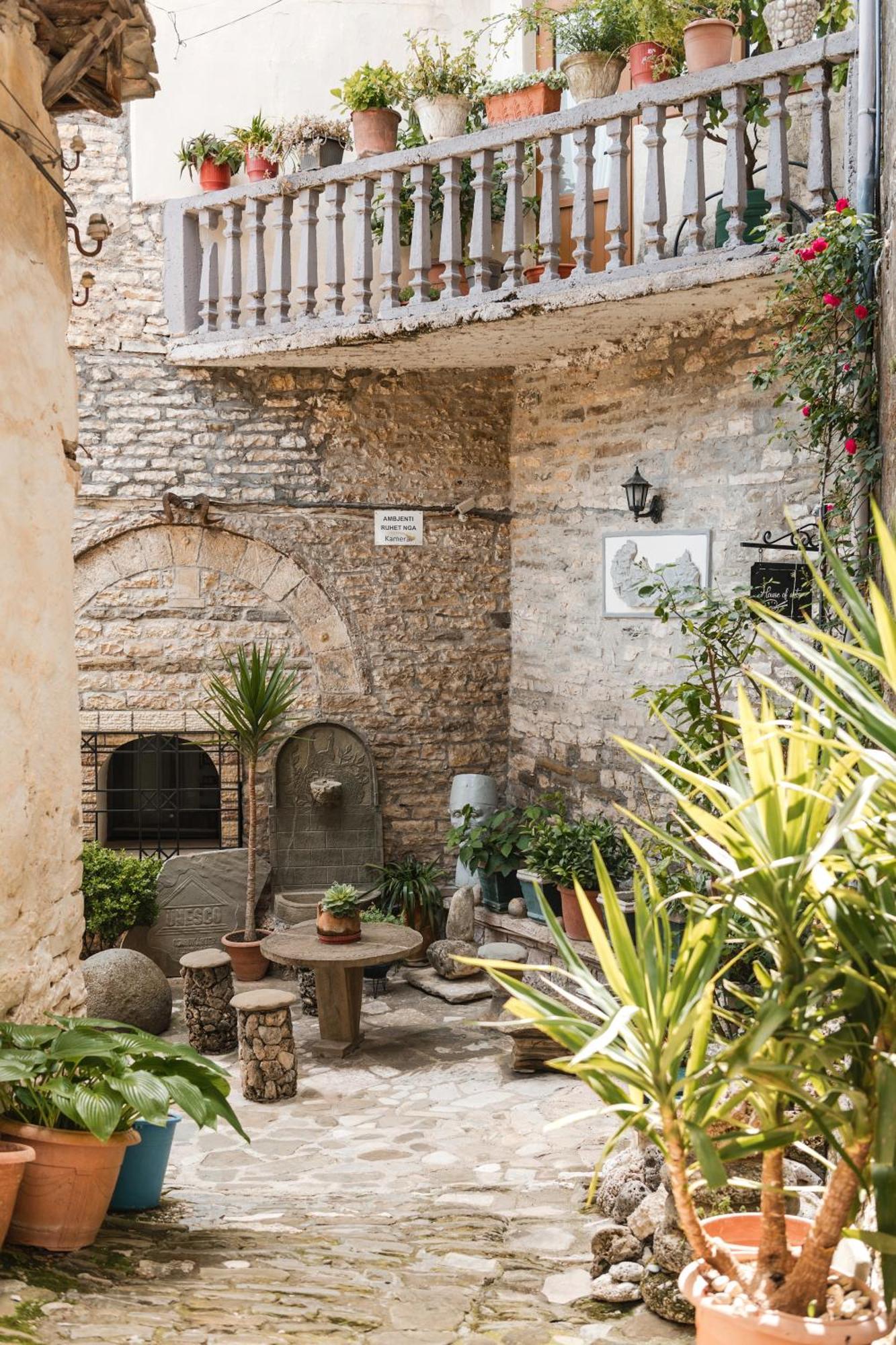 Dam Stone Boutique Hotel Gjirokastra Kültér fotó